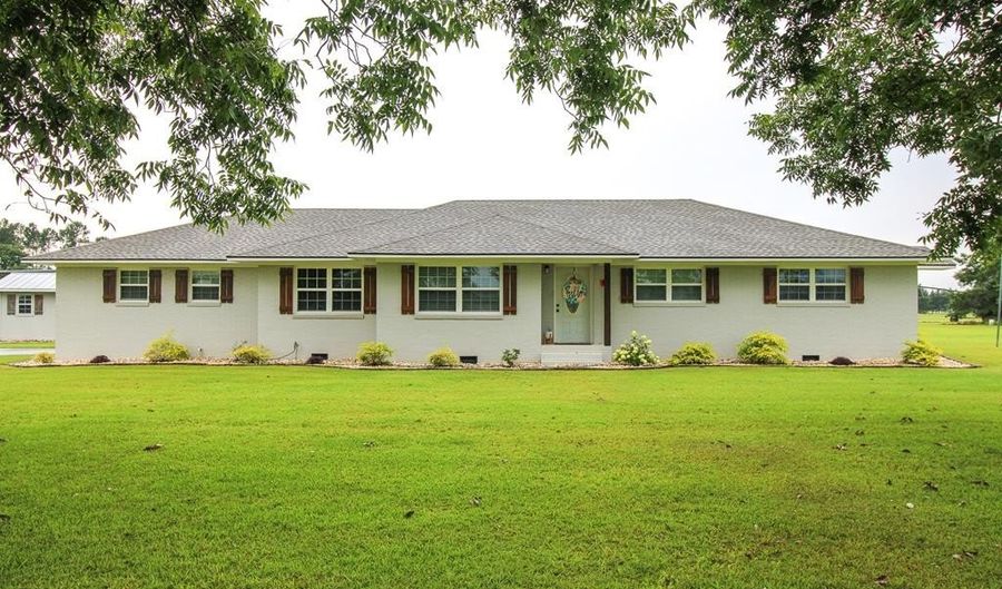 6341 Old Union Rd, Adel, GA 31620 - 3 Beds, 2 Bath