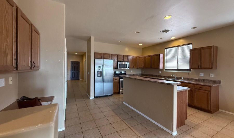 1569 W Cottonwood Bluffs Dr, Benson, AZ 85602 - 3 Beds, 2 Bath