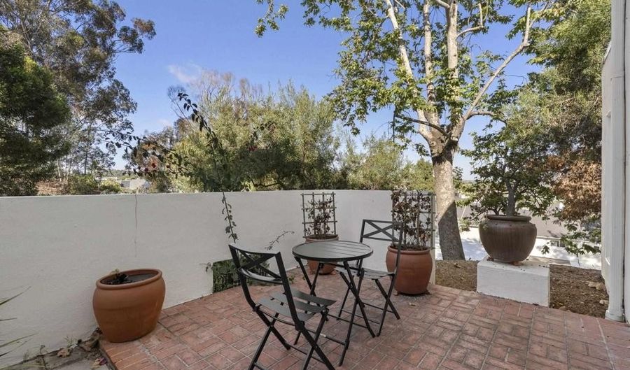371 Longden Ln, Solana Beach, CA 92075 - 2 Beds, 3 Bath