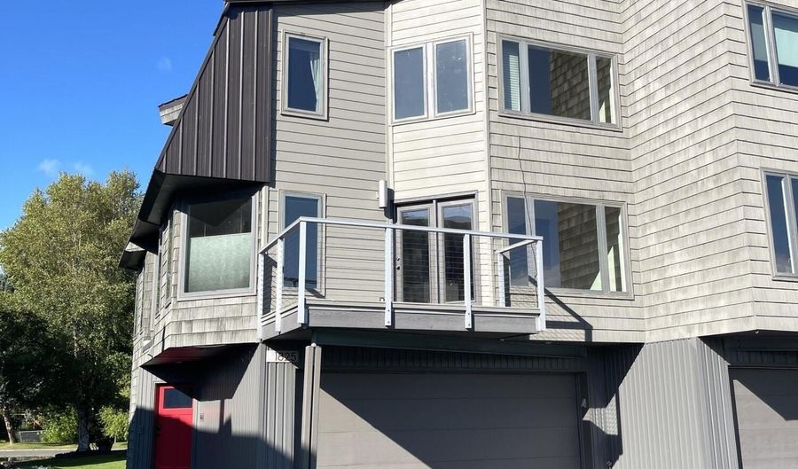 1825 W 15th Ave, Anchorage, AK 99501 - 3 Beds, 3 Bath
