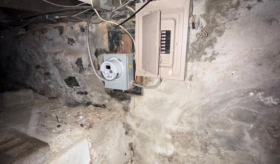 3113 BARCLAY St, Baltimore, MD 21218 - 2 Beds, 2 Bath