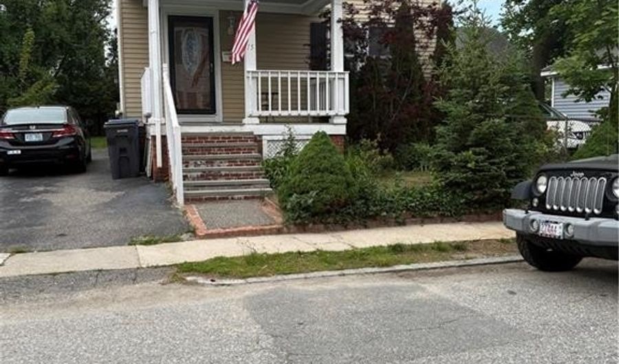 15 Villa Ave, Cranston, RI 02905 - 3 Beds, 2 Bath