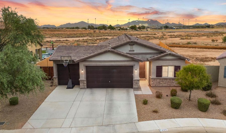 898 E DIAMOND Dr, Casa Grande, AZ 85122 - 5 Beds, 3 Bath