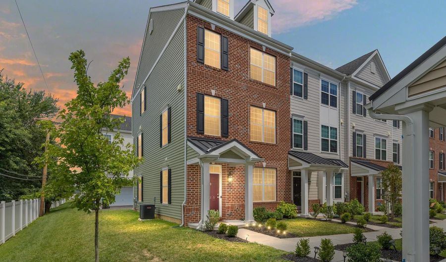 625 MCCOMB Pl, Claymont, DE 19703 - 4 Beds, 4 Bath