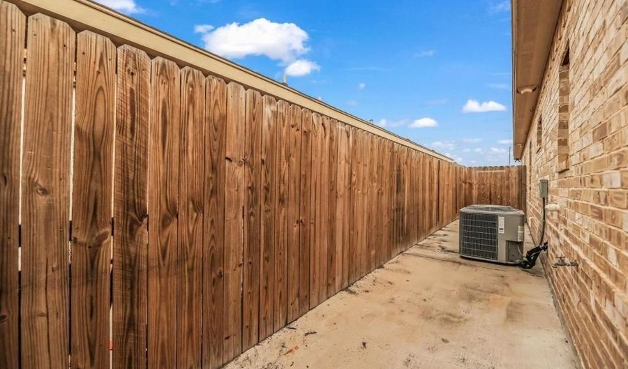 2704 E Eisenhower Ave 4, Alton, TX 78573 - 1 Beds, 1 Bath