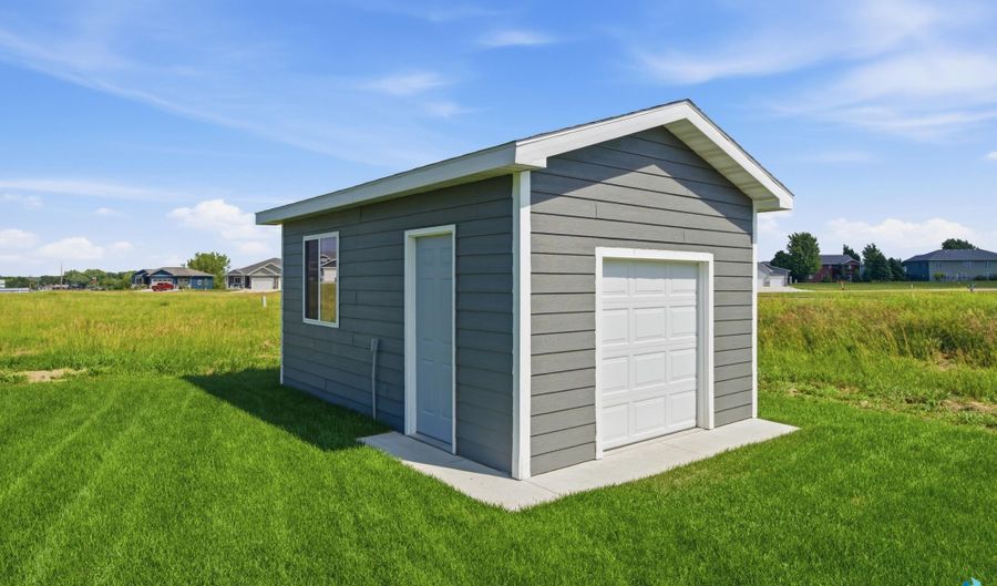 612 Iver Ave, Baltic, SD 57003 - 5 Beds, 3 Bath