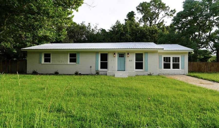 53 Bay Shore Dr, Apalachicola, FL 32320 - 3 Beds, 2 Bath