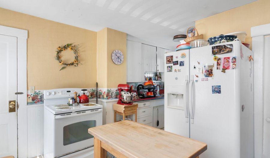 36 Spruce St, Brattleboro, VT 05301 - 3 Beds, 2 Bath