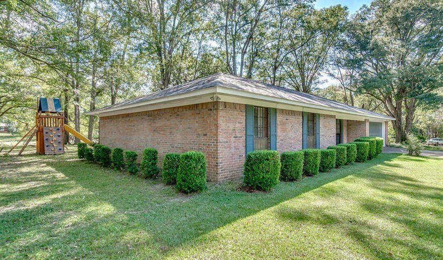 180 Alton Cir, Benton, MS 39039 - 3 Beds, 2 Bath