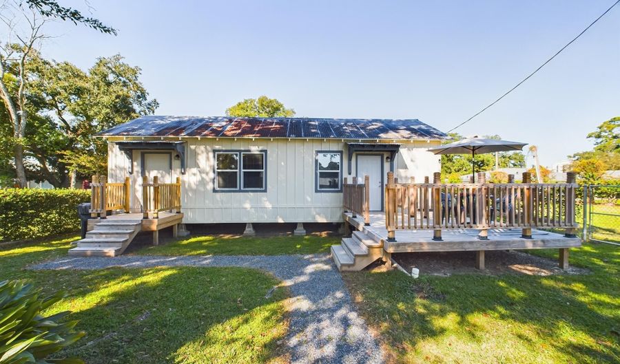 706 S St Charles St, Abbeville, LA 70510 - 2 Beds, 1 Bath