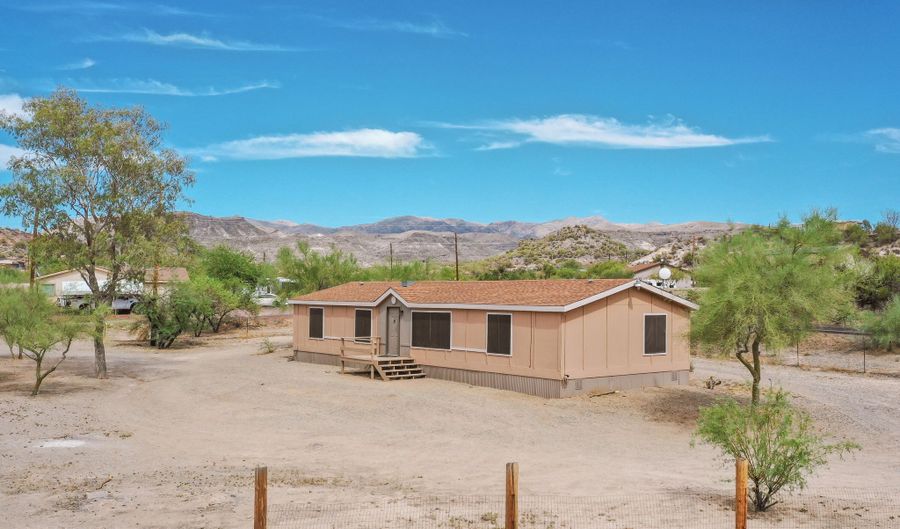 34311 S LUELLEN Dr, Black Canyon City, AZ 85324 - 3 Beds, 2 Bath