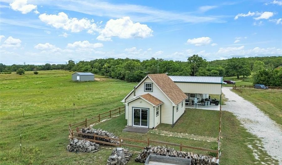 1185 County Road 1590, Alvord, TX 76225 - 2 Beds, 1 Bath
