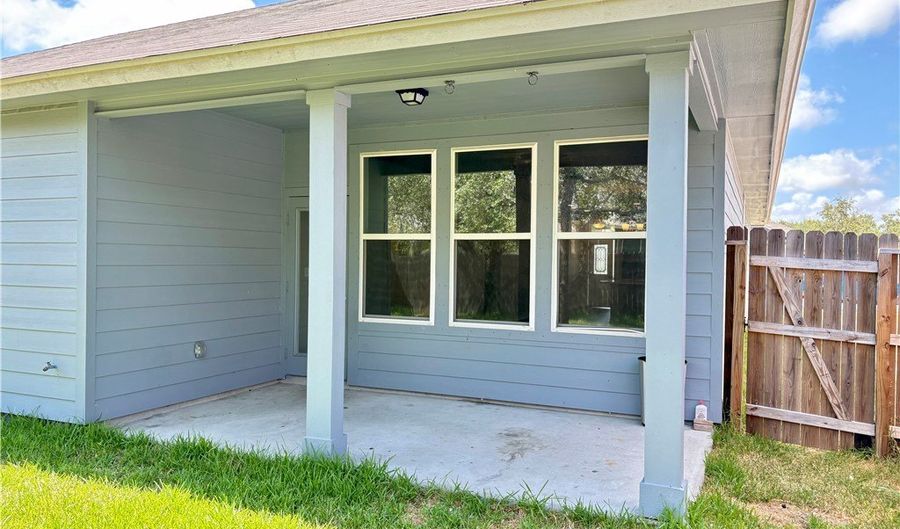 1911 Shellbank Ave, Aransas Pass, TX 78336 - 3 Beds, 2 Bath