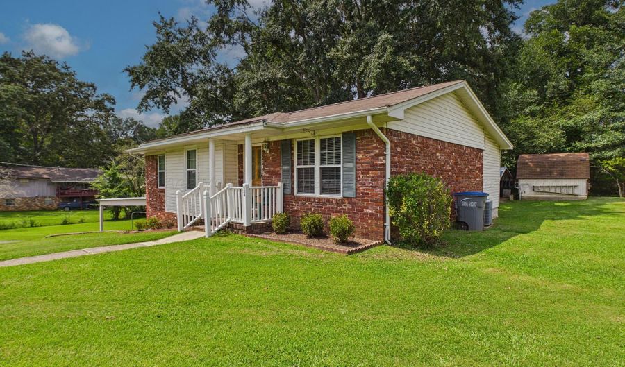 924 CRESTVIEW Ln, Adamsville, AL 35005 - 3 Beds, 2 Bath