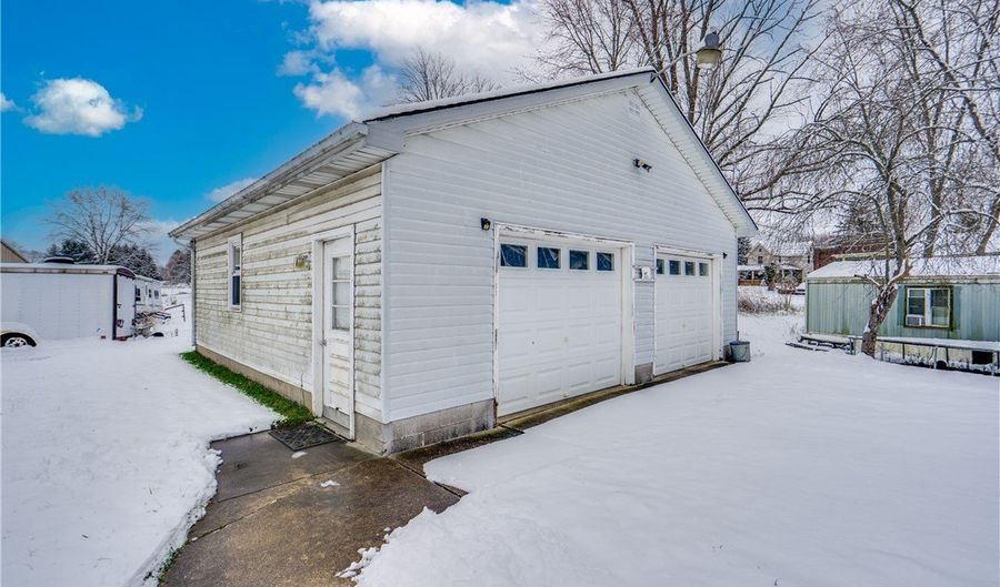 1314 Bank St, Atwater, OH 44201 - 3 Beds, 1 Bath