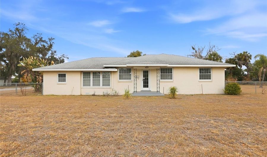 404 W WHIDDEN St, Arcadia, FL 34266 - 2 Beds, 2 Bath