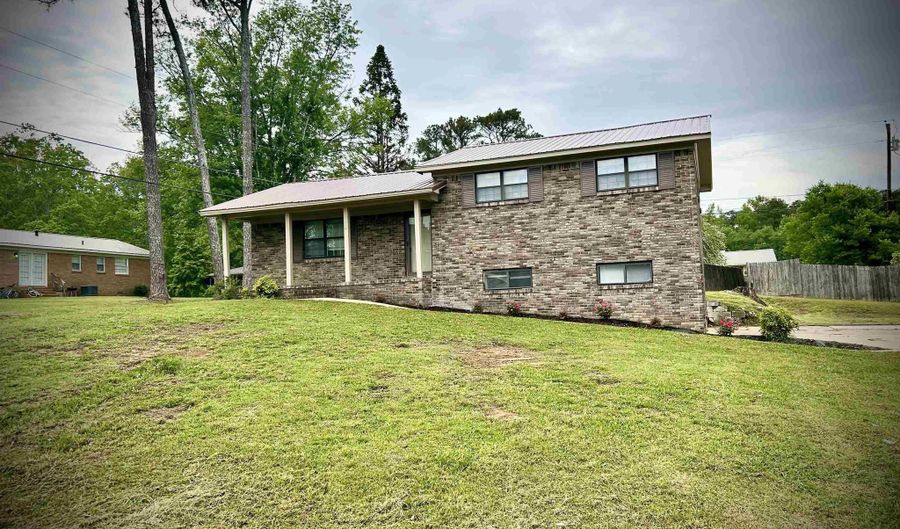 1101 6th Pl NE, Arab, AL 35016 - 3 Beds, 2 Bath
