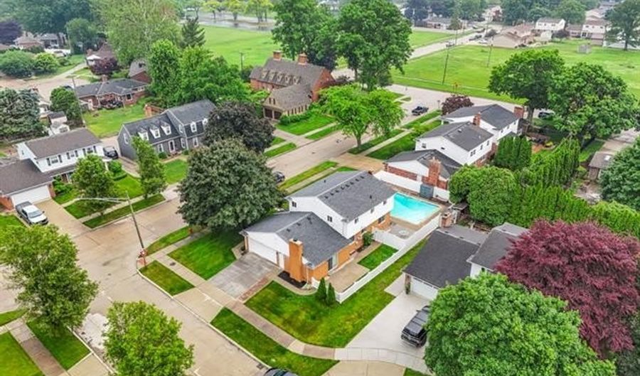 18607 Colonial Ct, Allen Park, MI 48101 - 4 Beds, 3 Bath