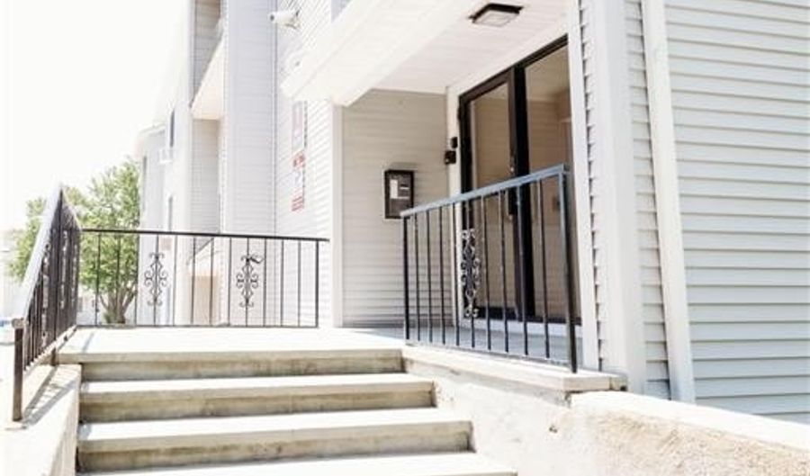 66 Girard Ave 106, Newport, RI 02840 - 1 Beds, 1 Bath