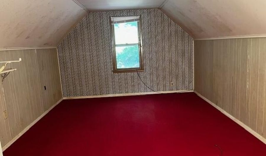 7 S Shore Ave, Beverly Shores, IN 46301 - 5 Beds, 1 Bath