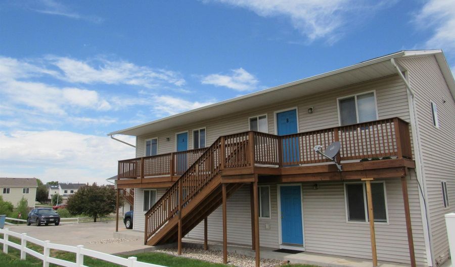 743 W 2ND St, Cheyenne, WY 82007 - 8 Beds, 8 Bath