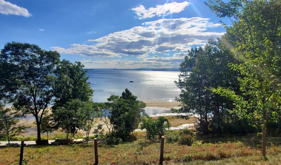 104 Lakewood Pkwy, Burlington, VT 05408 - 4 Beds, 3 Bath