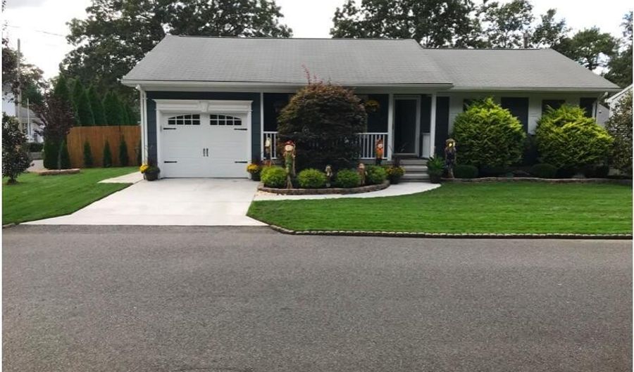 752 Leeward Ave, Beachwood, NJ 08722 - 4 Beds, 2 Bath