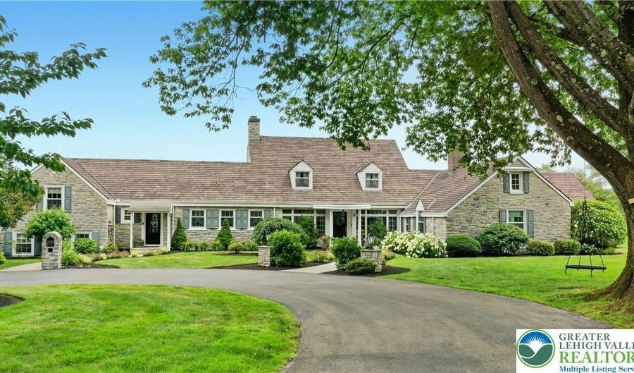 2458 Riverbend Rd, Allentown, PA 18103 - 5 Beds, 4 Bath