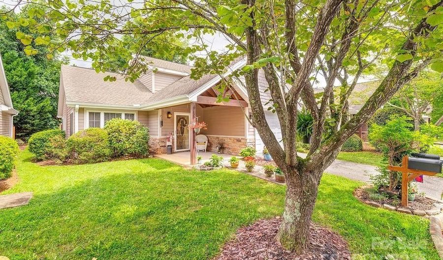 14 Kaylor Dr, Arden, NC 28704 - 3 Beds, 3 Bath