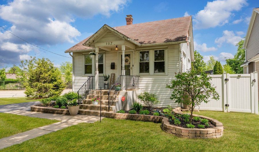 107 S Burton Pl, Arlington Heights, IL 60005 - 3 Beds, 2 Bath
