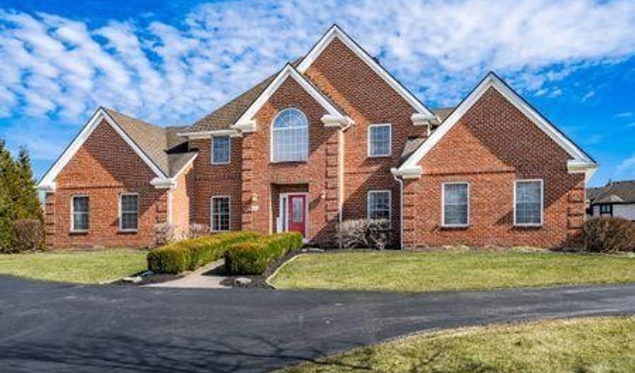 1664 Fox Chase Dr, Blacklick, OH 43004 - 4 Beds, 4 Bath
