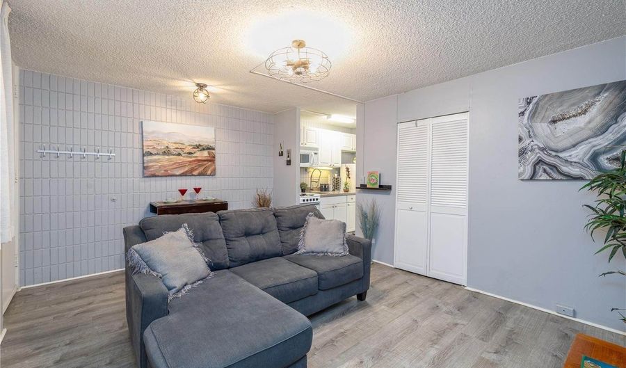1911 Kalakaua Ave #406, Honolulu, HI 96815 - 1 Beds, 1 Bath