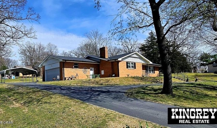 730 E 17th Street Pl, Baxter Springs, KS 66713 - 3 Beds, 2 Bath