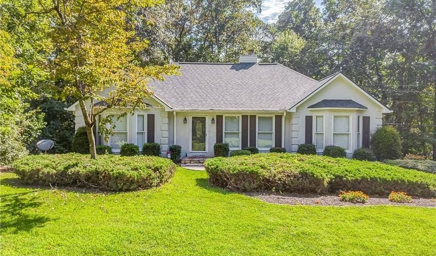 1023 Laurel Lake Dr, Ball Ground, GA 30107 - 3 Beds, 2 Bath
