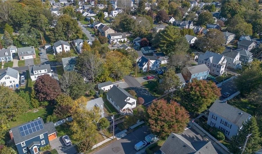 26 Vernon Ave, Newport, RI 02840 - 2 Beds, 2 Bath