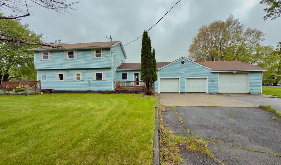 1234 Mathews Dr, Blakeslee, PA 18610 - 4 Beds, 3 Bath