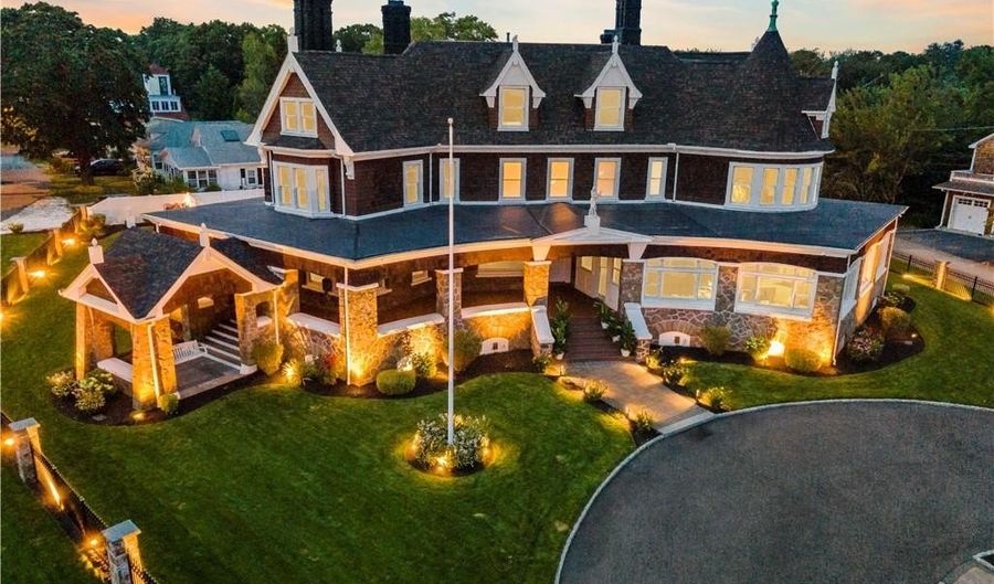 32 Lorraine St, Barrington, RI 02806 - 10 Beds, 12 Bath