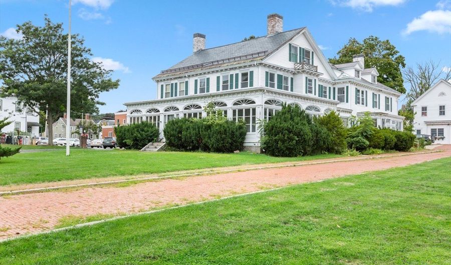 145 Main St, Amesbury, MA 01913 - 0 Beds, 4 Bath