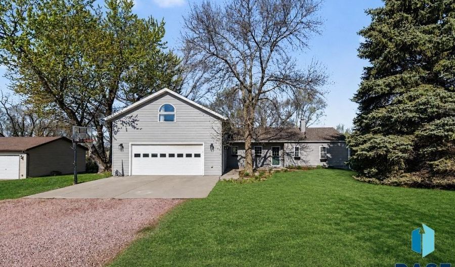 1301 S Splitrock Blvd, Brandon, SD 57005 - 4 Beds, 2 Bath