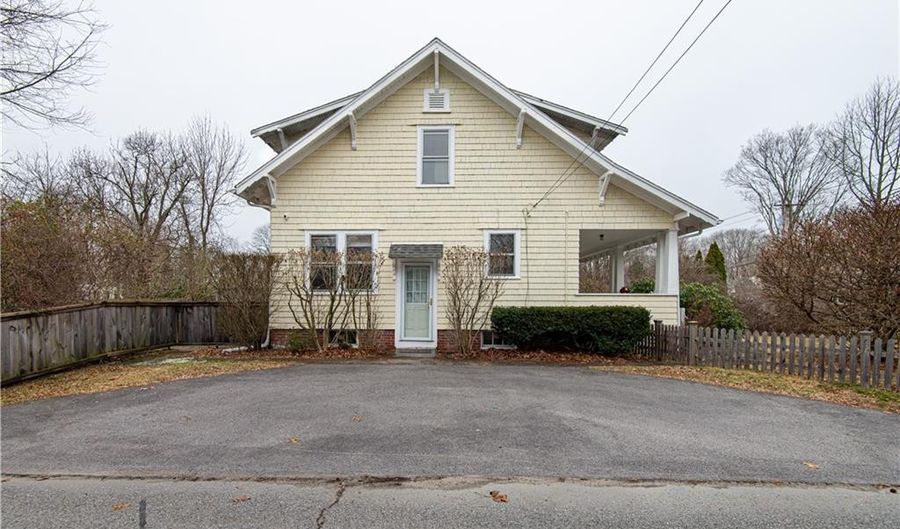 43 Lincoln Ave, Barrington, RI 02806 3 Beds, 1 Bath, Single Family