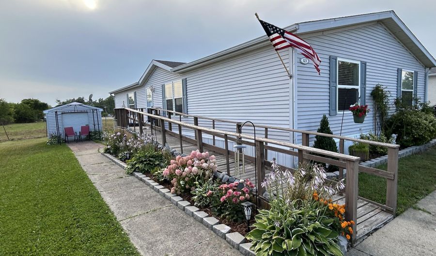 323 Grand River Dr, Adrian, MI 49221 - 3 Beds, 2 Bath