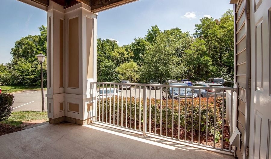 20901 CEDARPOST Sq 101, Ashburn, VA 20147 - 2 Beds, 2 Bath