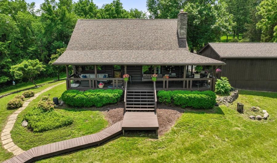 5152 Briar Ridge Dr, Aurora, IN 47001 - 3 Beds, 2 Bath