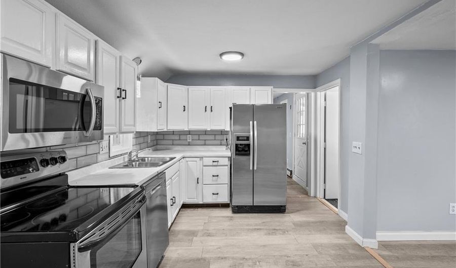 135 Lippitt Ave, Cranston, RI 02921 - 2 Beds, 1 Bath