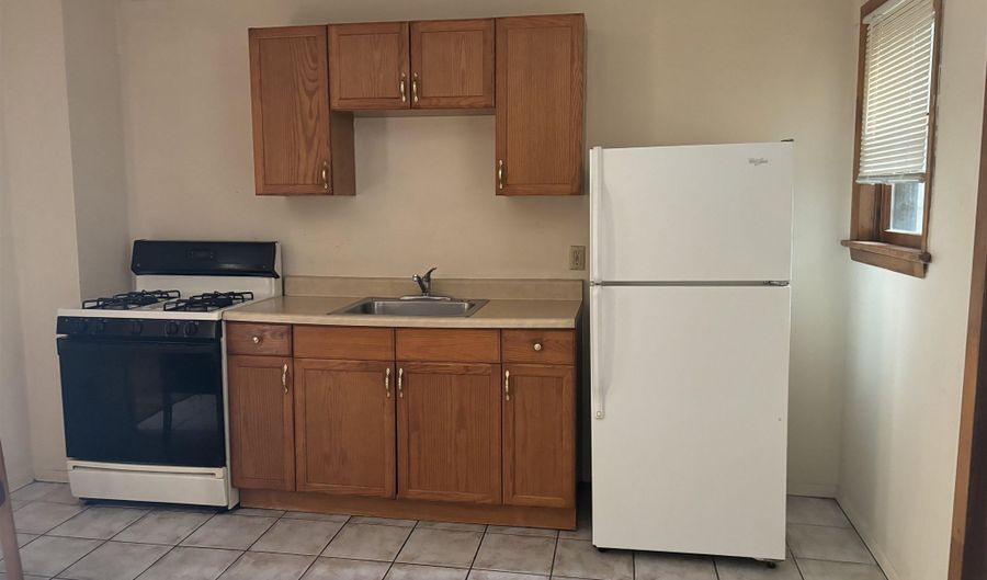 407 KENNEDY Blvd 1, Bayonne, NJ 07002 - 1 Beds, 1 Bath