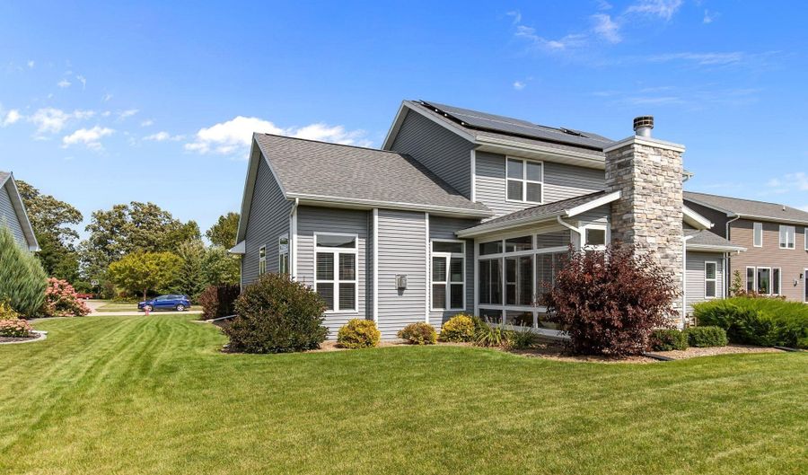 W5757 JOCHMANN Drive, Appleton, WI 54915 - 4 Beds, 3 Bath