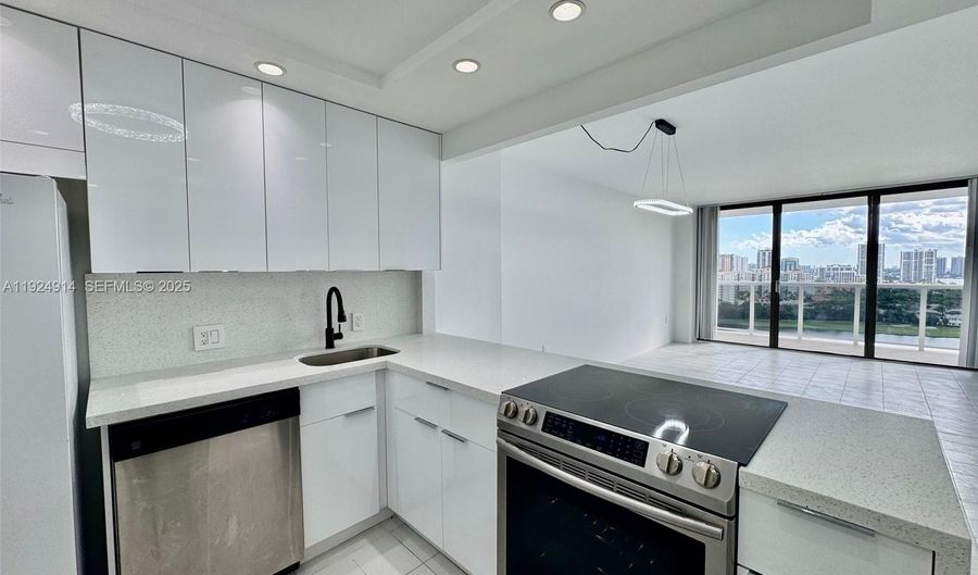 3675 N Country Club Dr 2007, Aventura, FL 33180 - 1 Beds, 2 Bath