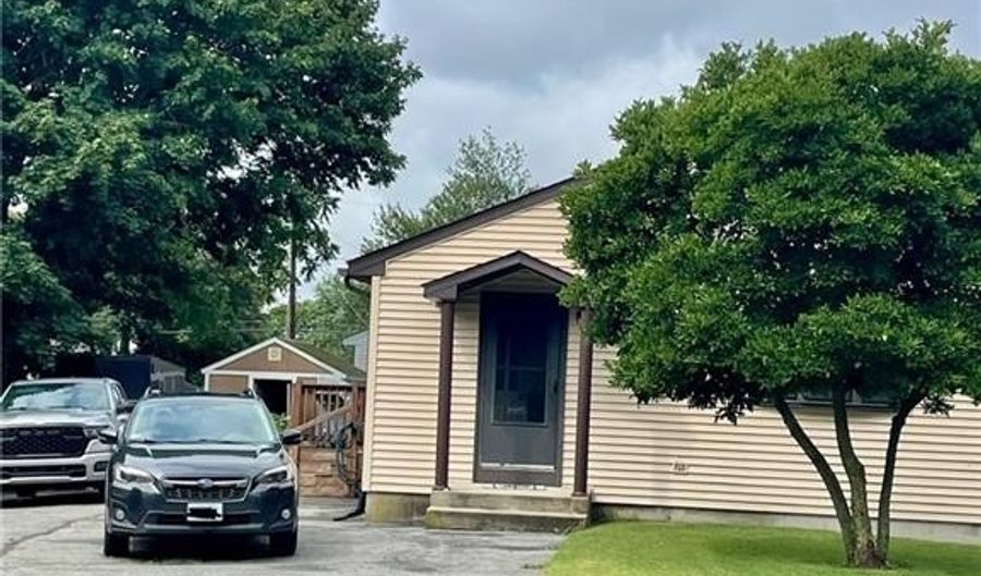 2 Timberwolf Dr, Cumberland, RI 02864 - 2 Beds, 1 Bath