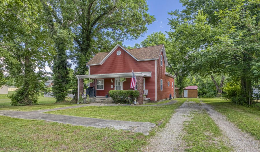 335 E 9th St, Baxter Springs, KS 66713 - 3 Beds, 2 Bath