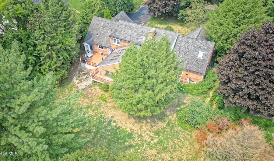 10 Birch Hill Rd, Albany, NY 12211 - 4 Beds, 3 Bath